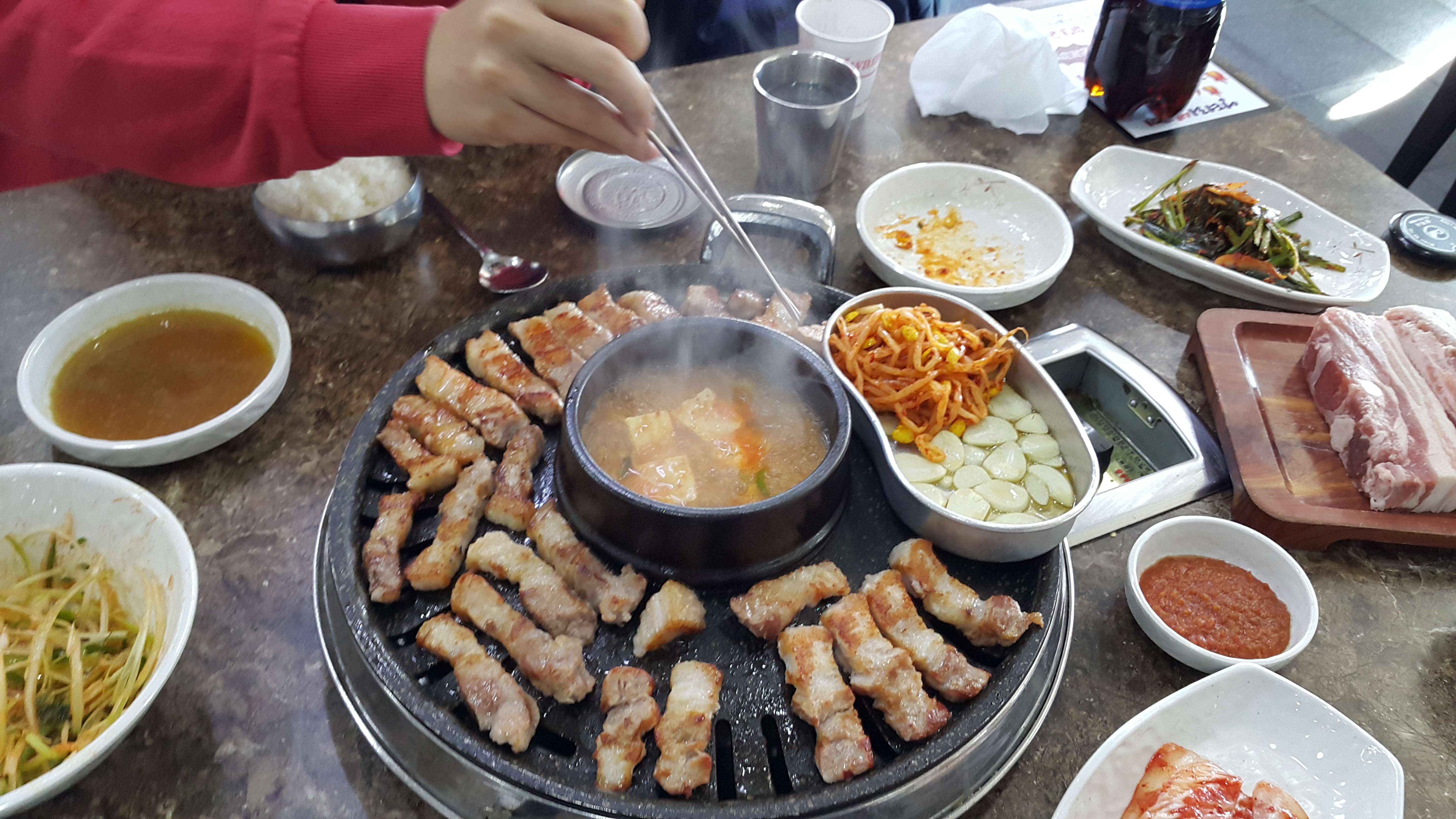 엉터리생고기중동현대점삼겹살무한리필후기